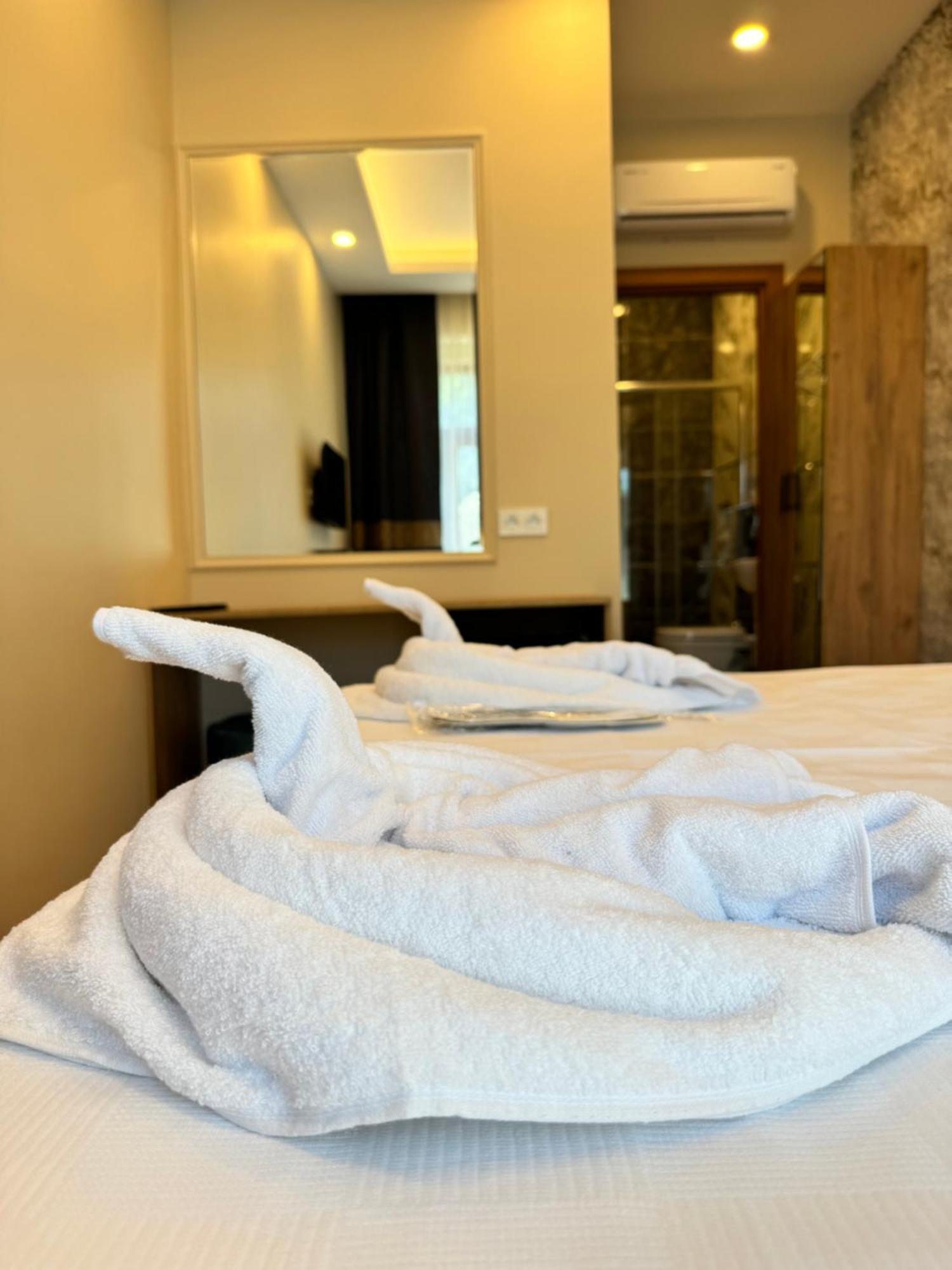 Riverside Hotel Istanbul Bagian luar foto