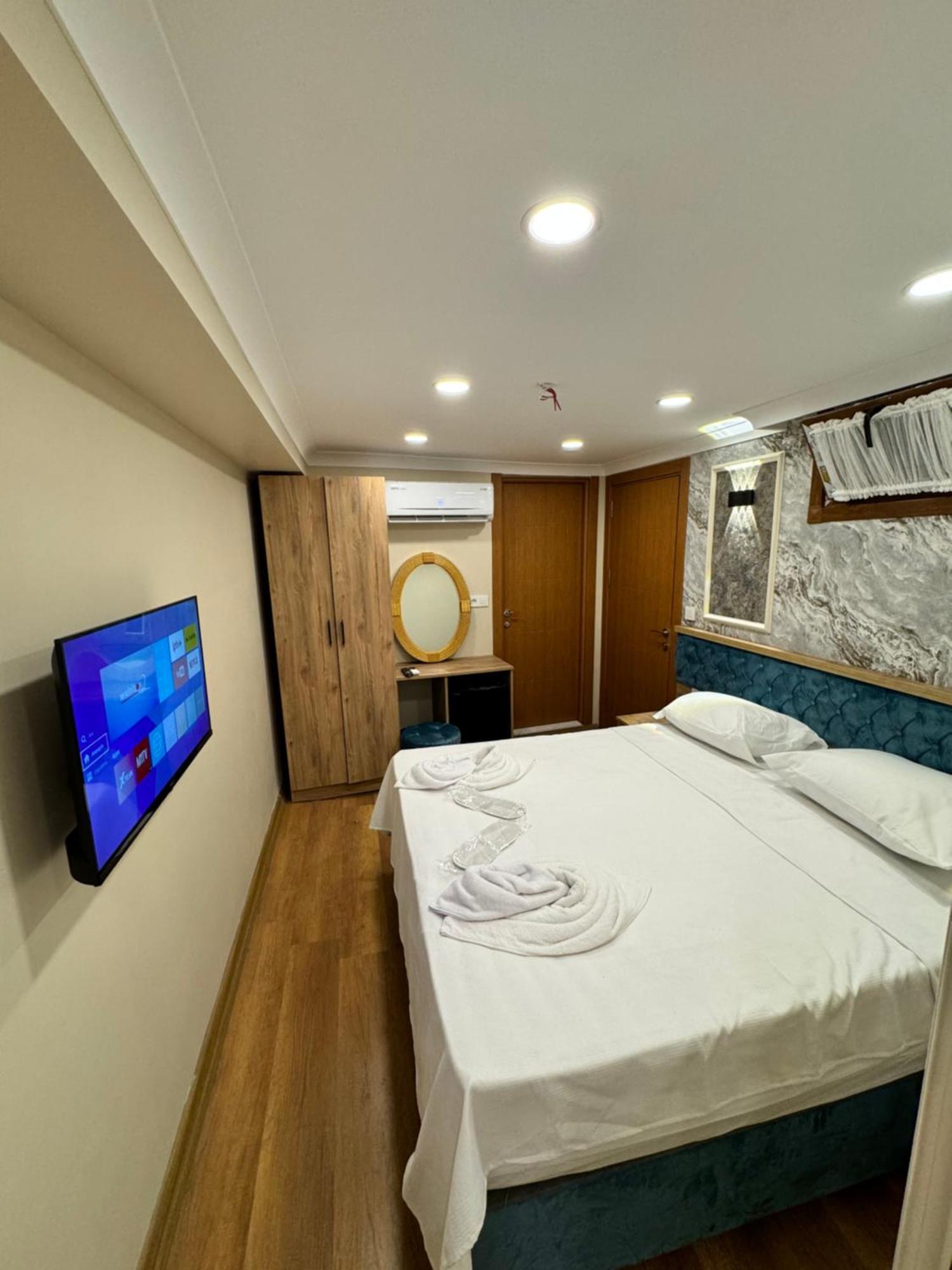 Riverside Hotel Istanbul Bagian luar foto